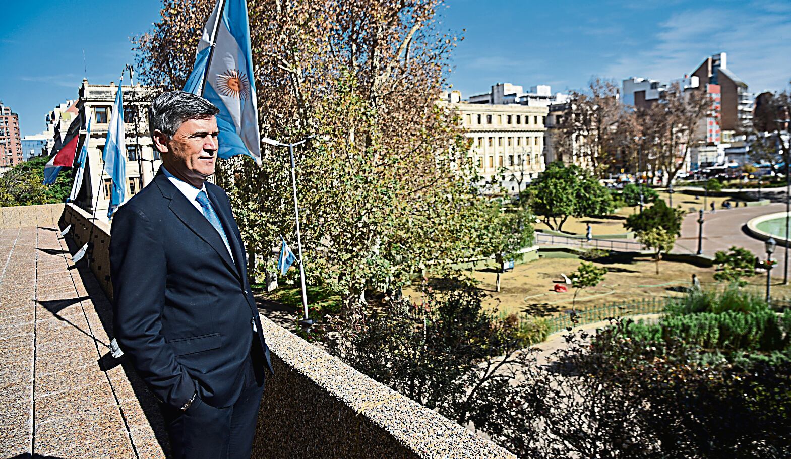 Intendente electo. Daniel Passerini en la terraza del Palacio 6 de Julio, a metros del despacho que ocupará el 10 de diciembre. (Pedro Castillo / La Voz)