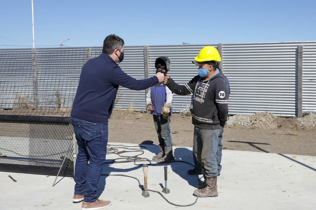 Las Obras que se llevan adelante han mejorado más de 20 plazas, realizaron pintura de cordones y trabajos de saneamiento en distintos sectores de Margen Sur.