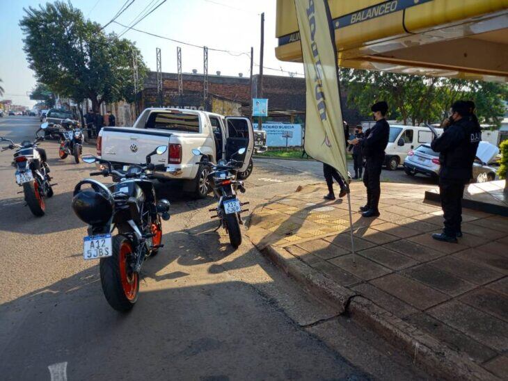 Picadas en Posadas: interceptaron a una de las camionetas protagonistas.