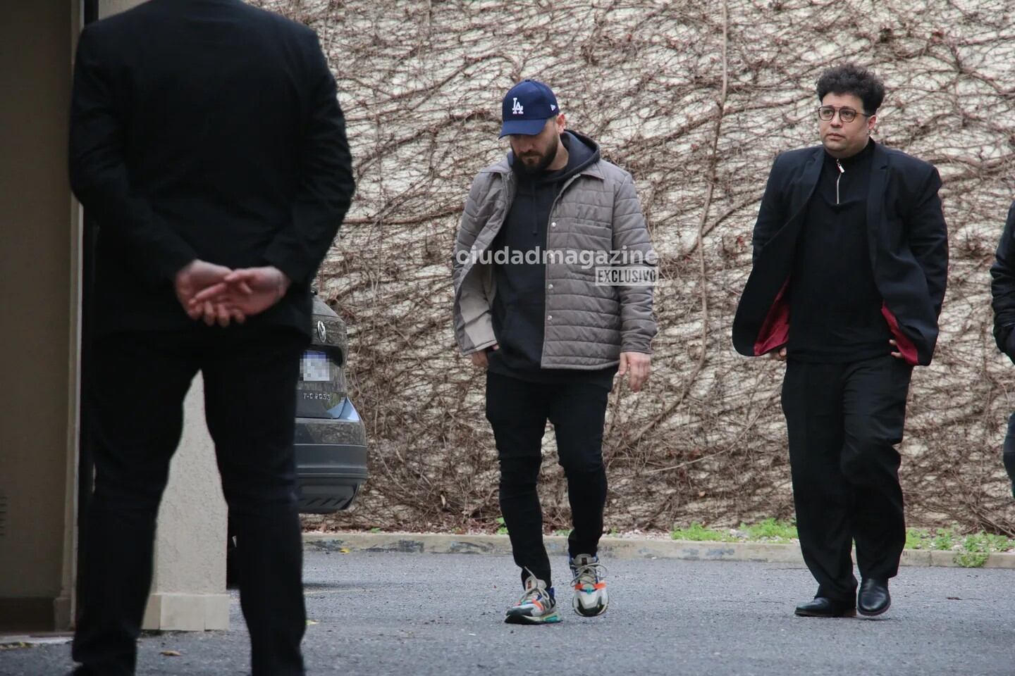 Ezequiel Luna, hermano de Silvina, llegó al recinto velatorio para despedir por última vez a su hermana. Foto: Movilpress.