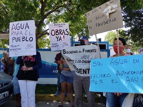 Los vecinos reclaman por el agua en ABSA