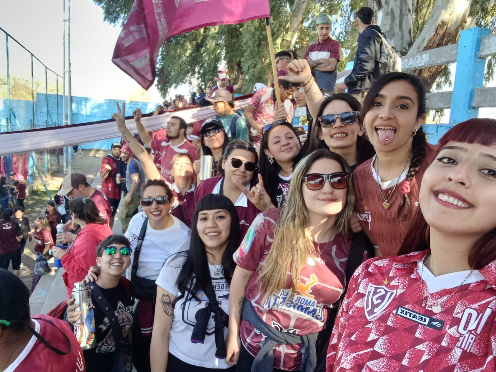 La hinchada de mujeres del Granates