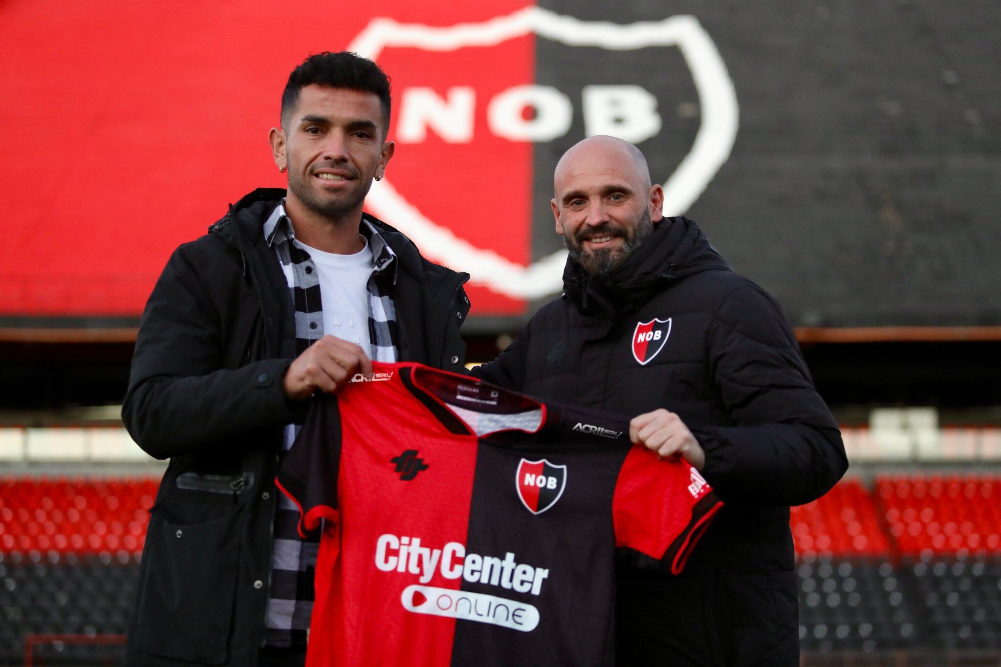 Gabriel Carabajal se incorporó al plantel de Newell's Old Boys. El director deportivo Ariel Michaloutsos lo presentó a principios de julio de 2024.