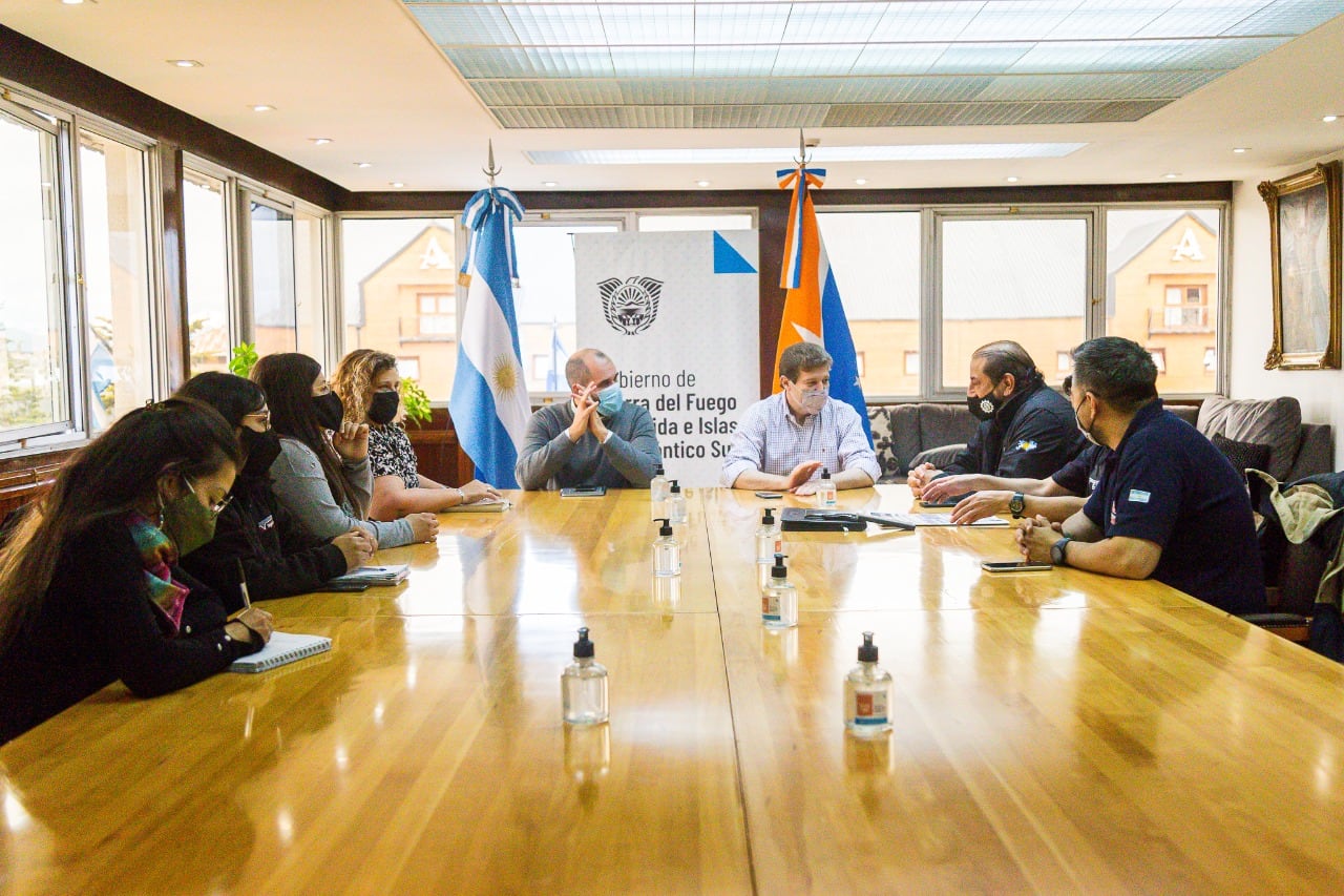 El Gobernador insistió en el apoyo a los trabajadores de la empresa.