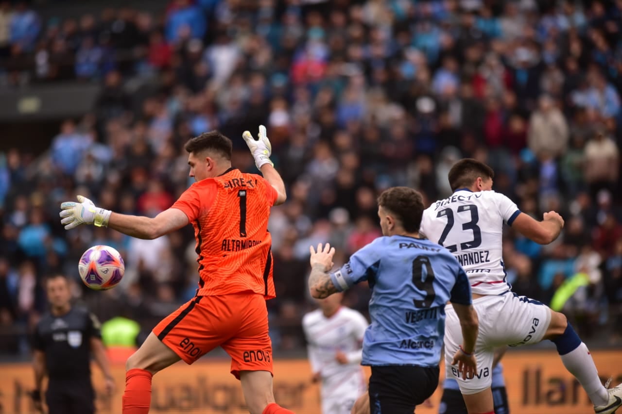 Belgrano perdió ante San Lorenzo, en el Gigante de Alberdi, por la Liga Profesional. (Javier Ferreyra / La Voz)