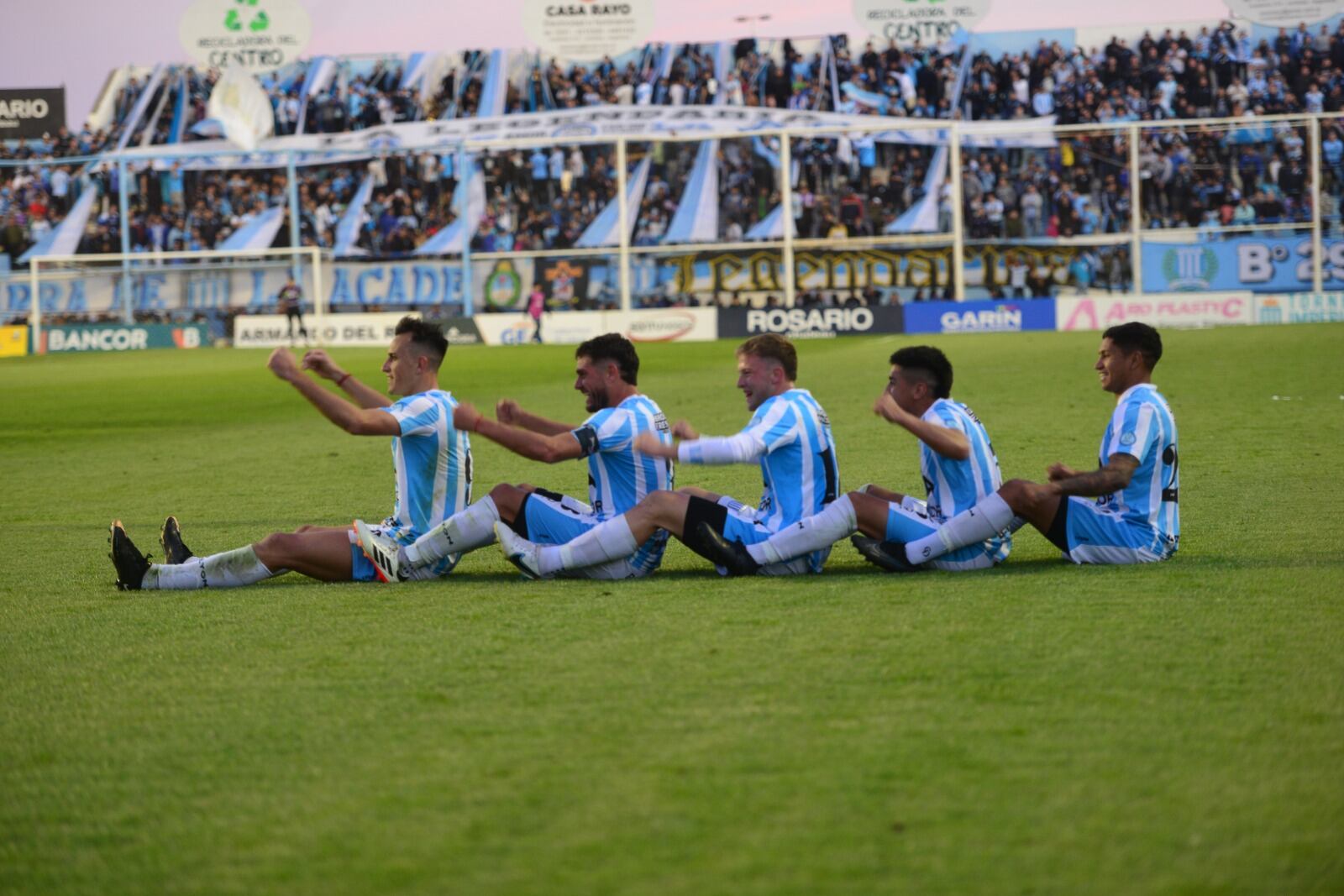 Racing de Nueva Italia venció 2-0 a Güemes por la Primera Nacional en el estadio Miguel Sancho. (Javier Ferreyra / La Voz)