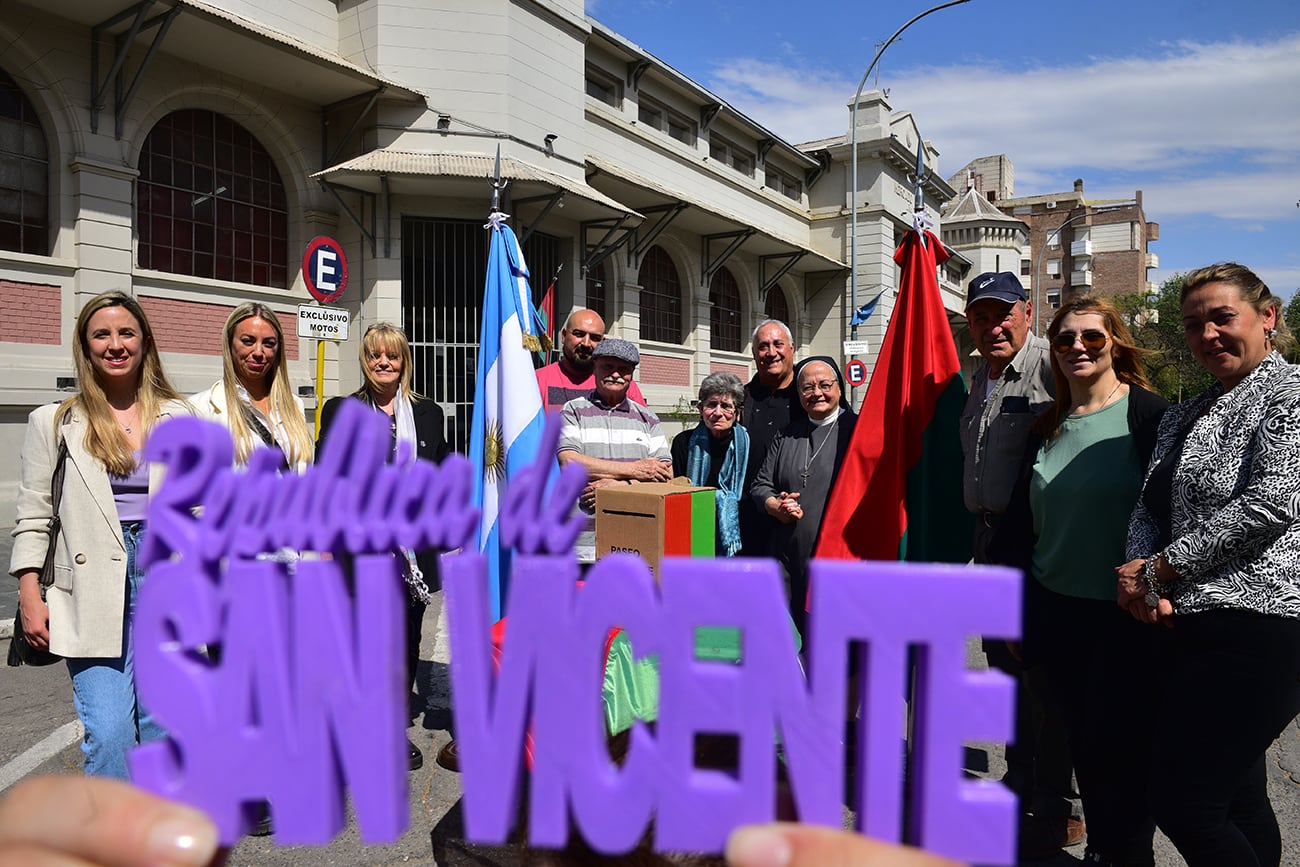 Vecinos ilustres del barrio San Vicente de la ciudad de Córdoba, tendrán su distinción en la calle San Jerónimo, con una baldosa con una estrella sobre la calle San Jerónimo. (José Gabriel Hernández / La Voz)