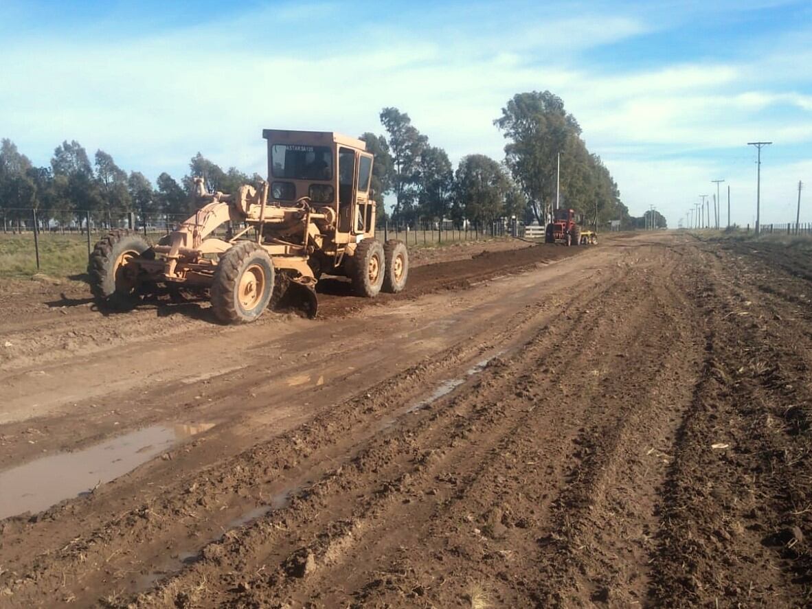 Comenzaron obra para mejorar caminos rurales en Calderón y Pehuen Co