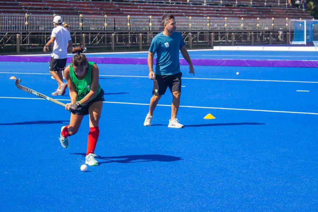 La joven de 17 años fue convocada para entrenar con Las Leoncitas.