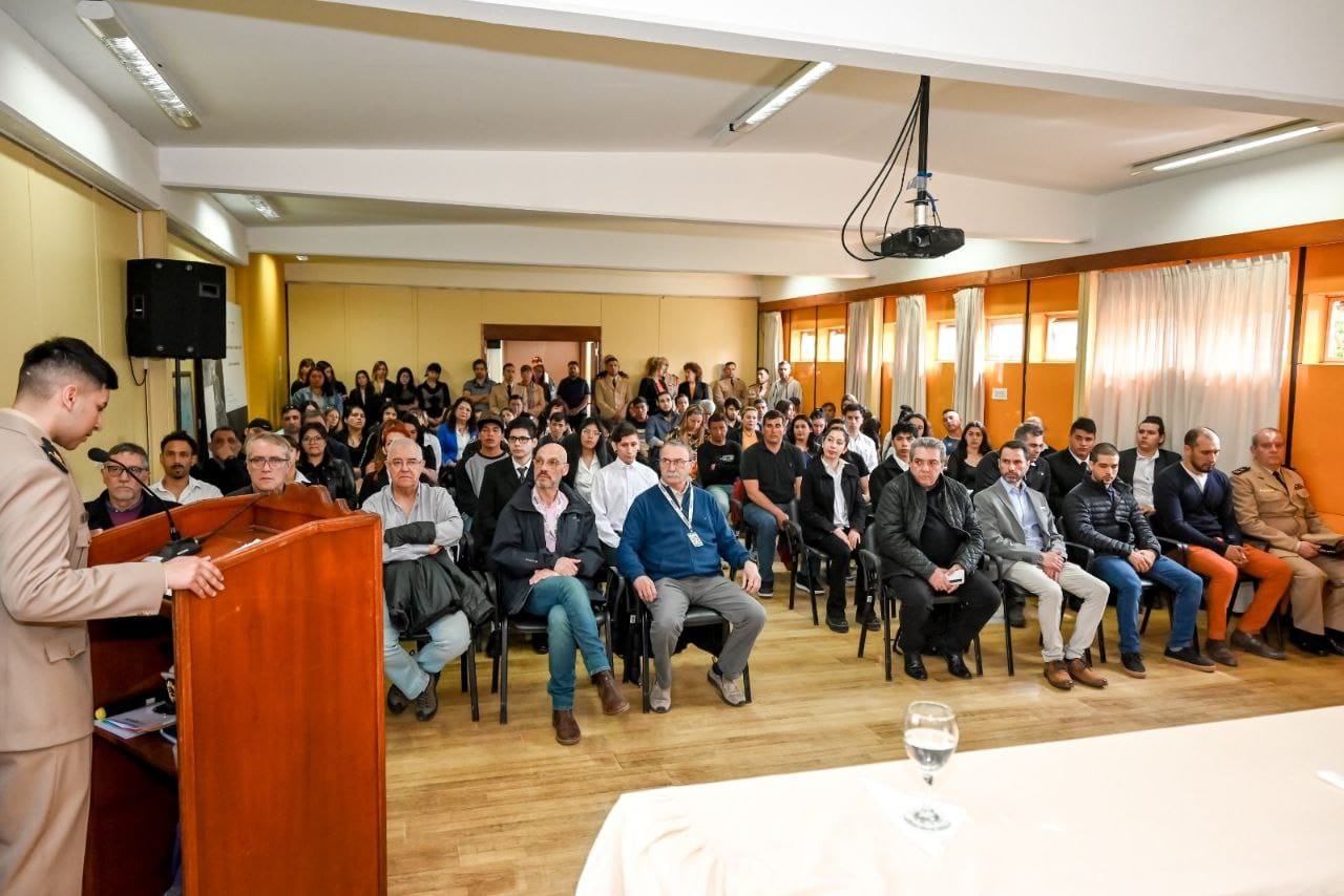 Acto de la escuela de Formación y Capacitación de la Marina Mercante Ushuaia