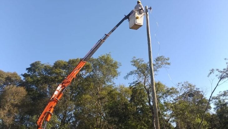 Cerro Corá: trabajos de reparación en el tendido eléctrico