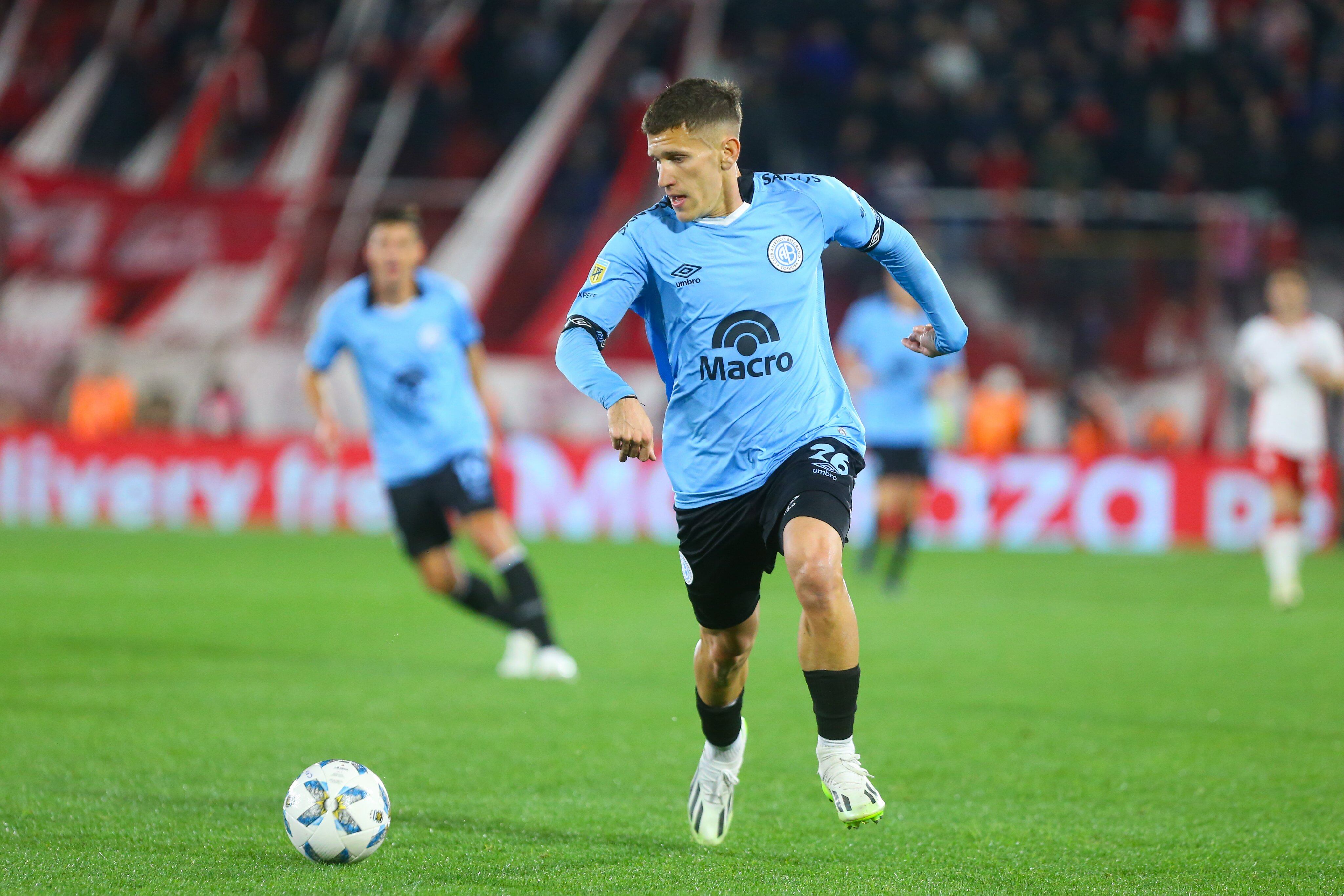 Facundo Lencioni, lateral de volante de Belgrano, en el partido ante Huracán. (Prensa Belgrano)