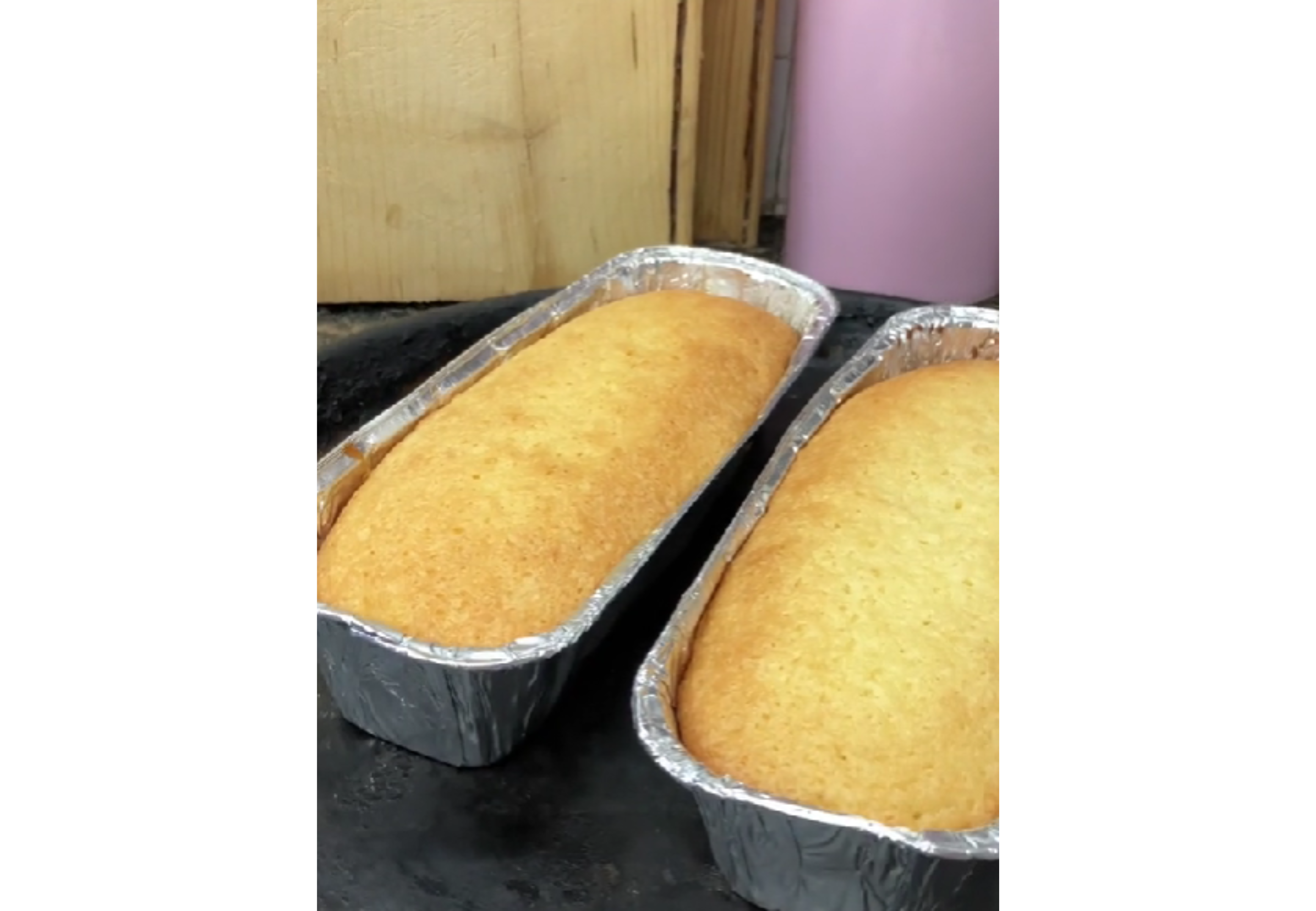 Budín de limón con la medida de cucharada.