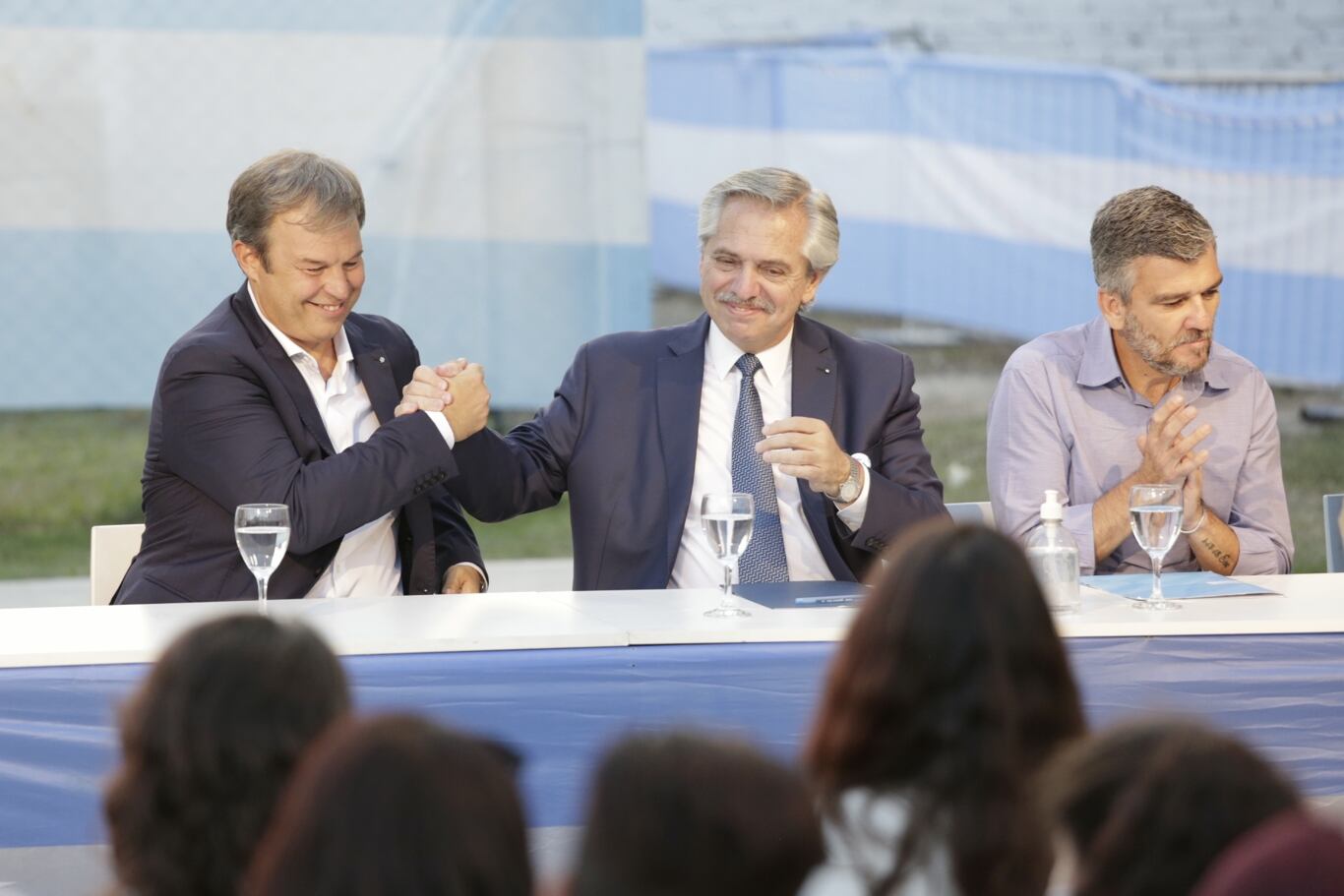 Alberto Fernández y Juan Zabaleta con Mariano Cascallares en el acto en Almirante Brown.