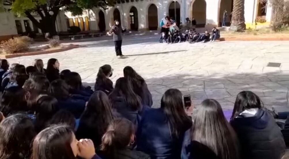 Manifestación de alumnos en el Colegio Nacional de San Luis