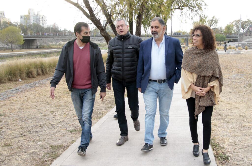 El intendente Raúl Jorge recorrió con miembros de su gabinete el parque Xibi Xibi, para supervisar los detalles de la celebración de este domingo.