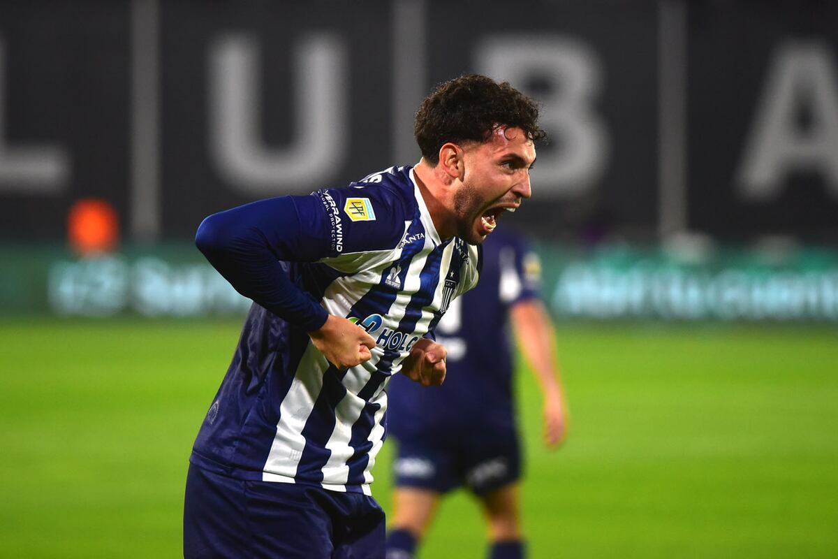 Talleres rompió el maleficio y por Nahuel Bustos derrotó a Sarmiento, para escapar del fondo