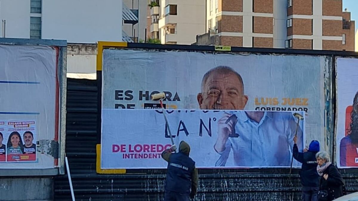 Sale Juez, entra De Loredo: el inesperado cambio de cartel en Córdoba que desató una ola de memes