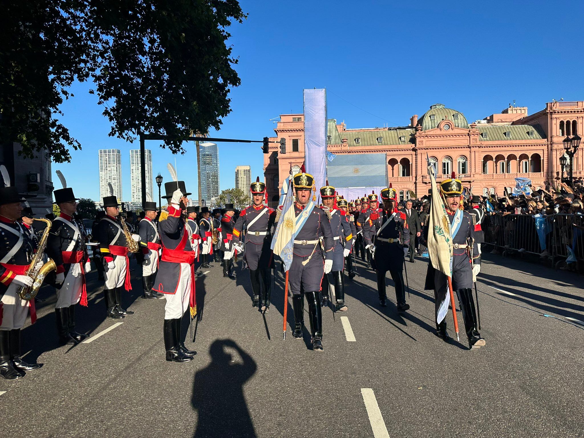 Granaderos custodiaron a Milei. (Granaderos)