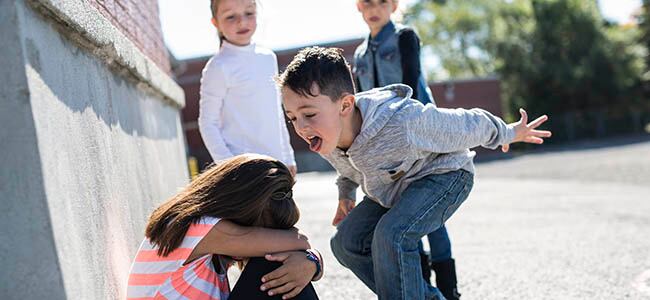 Al no tener respuesta, la cambiaron de escuela y ahora se siente feliz (imagen ilustrativa)