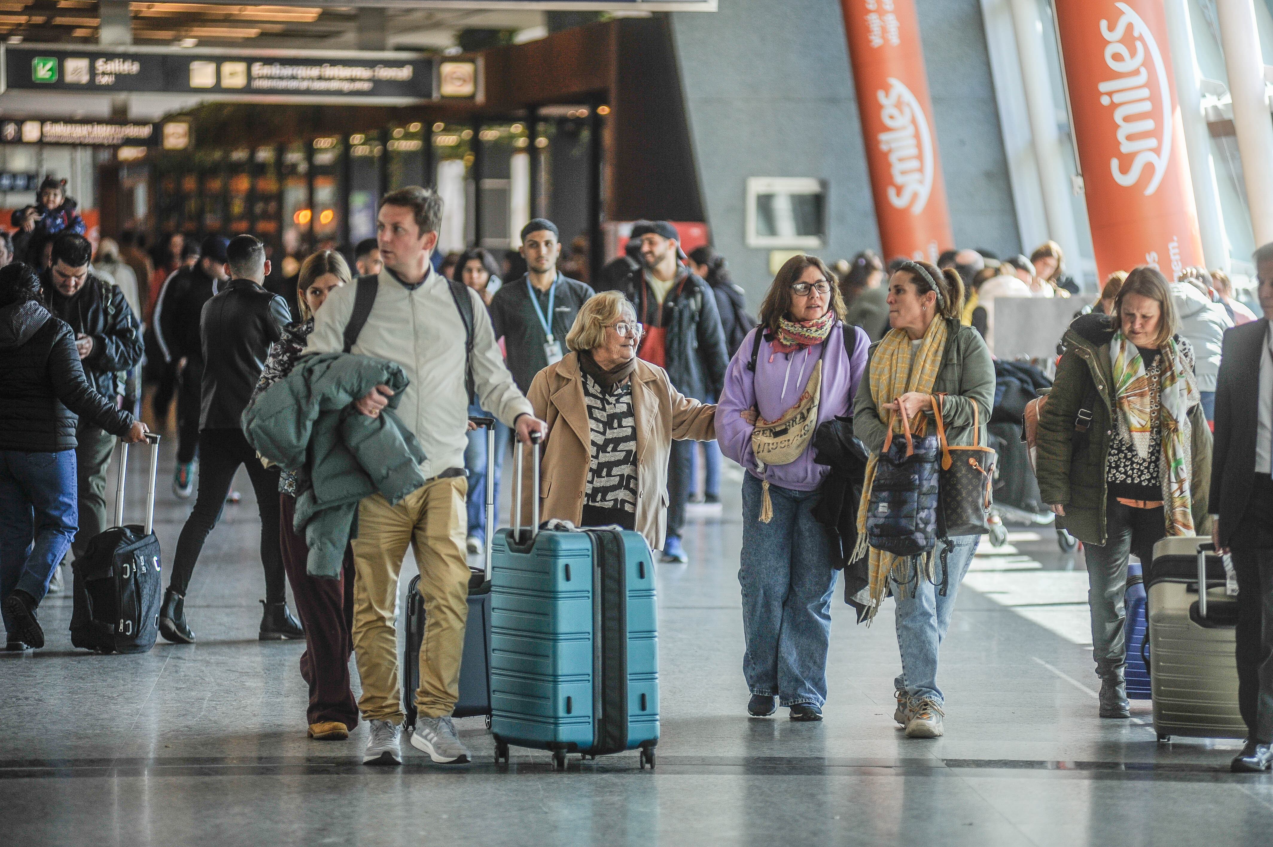 Aeroparque Jorge Newbery durante el fin de semana largo , turistas , turismo 
Argentina 
federico lopez claro