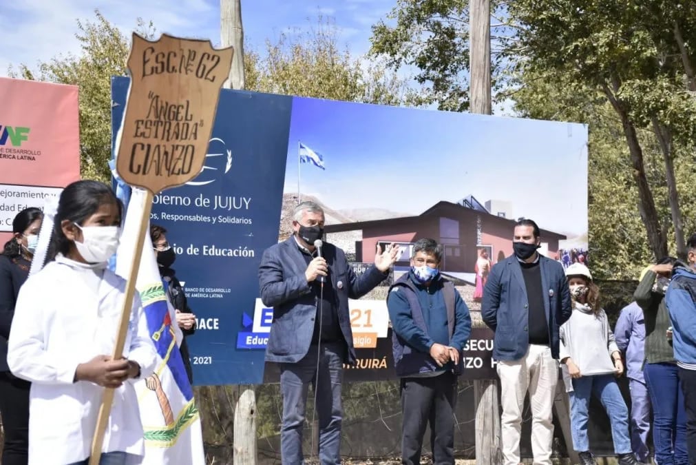 El gobernador Morales puso en marcha la construcción del edificio educativo destinado a la Escuela Secundaria Rural Virtual Nº 2 de la localidad humahuaqueña de Cianzo.