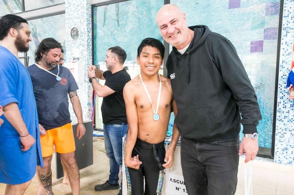 Ushuaia: realizaron prueba inclusiva de posta americana de natación