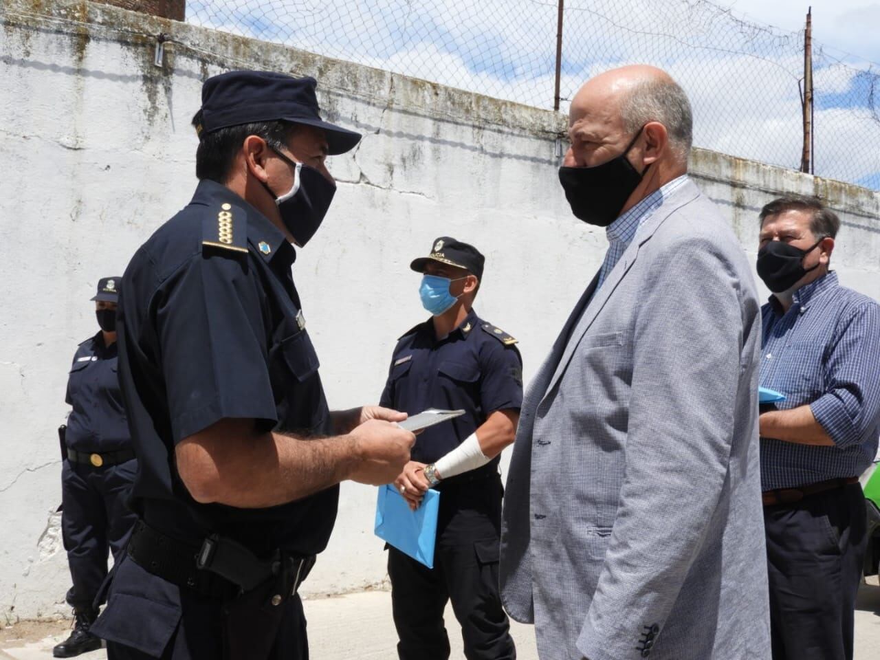 Reconocimiento a policías rosaleños