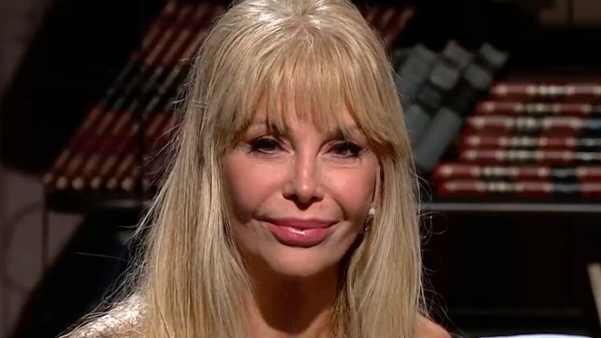 A los 70 años, Graciela Alfano se filmó en la playa con una microbikini con estampado de reptil que enamoró a sus seguidores