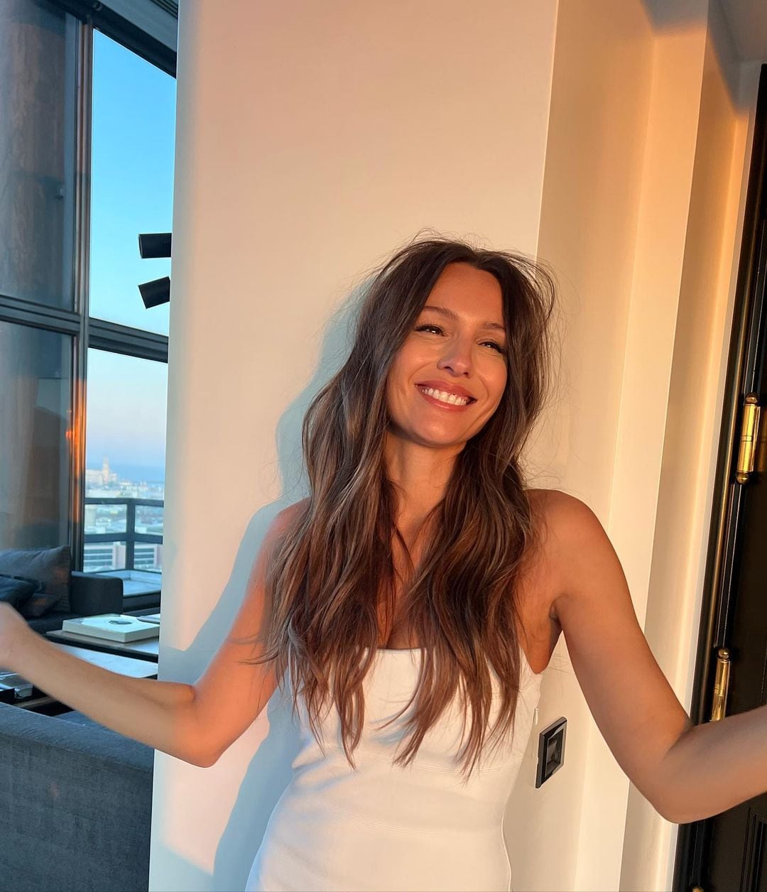 Pampita cautiva a sus seguidores con su look natural.