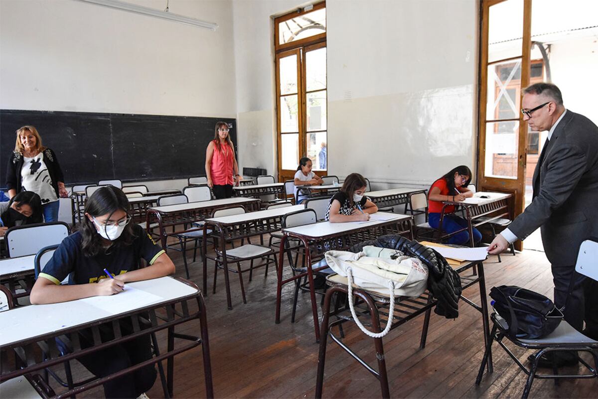 Según un estudio, solo el 16% de los estudiantes terminan el secundario a tiempo