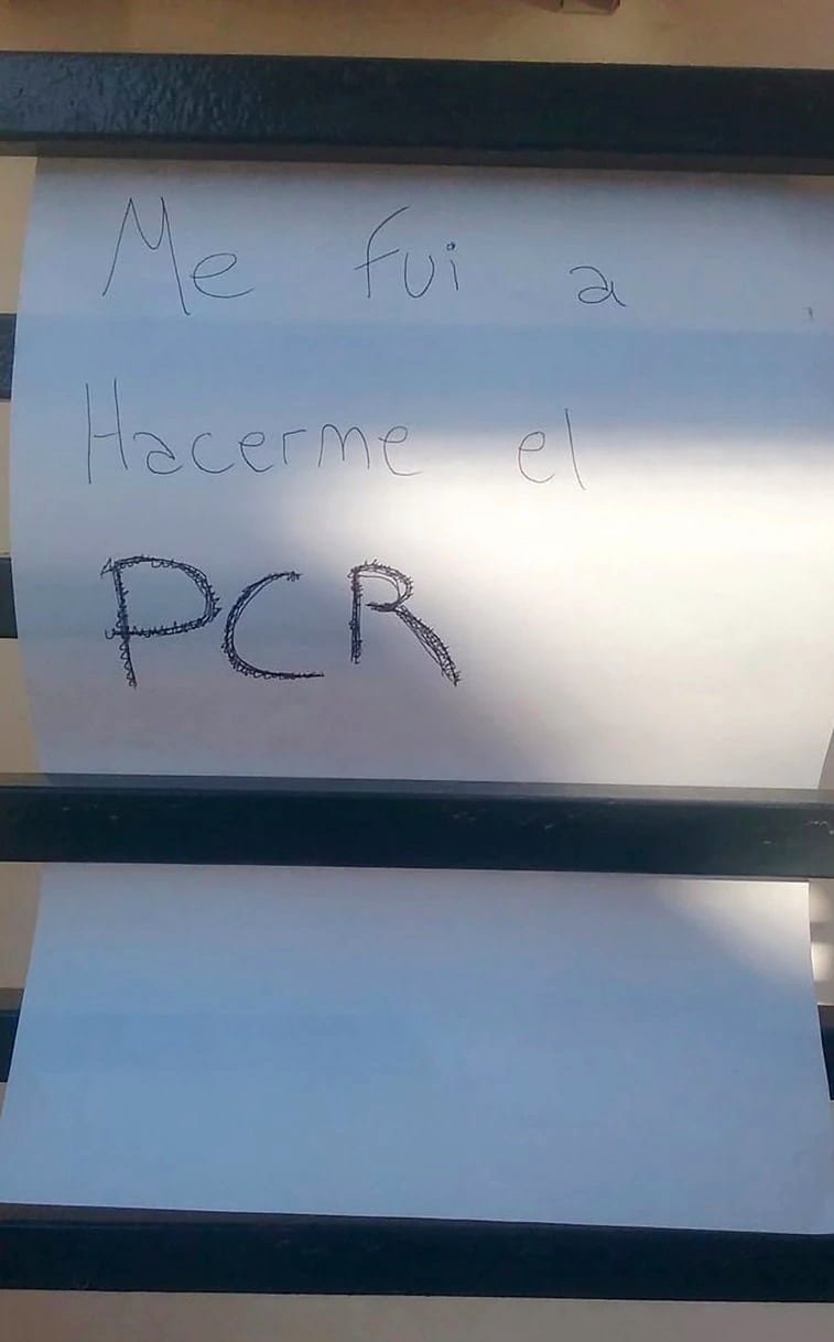 El cartel con que se encontró el personal de Migraciones en un control domiciliario en San Rafael. 