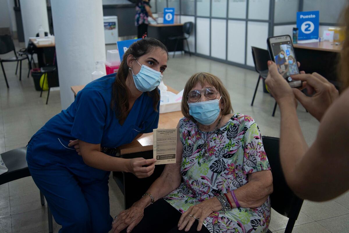Coronavirus: el 40% de los mayores de 70 años ya fueron vacunados en Rosario