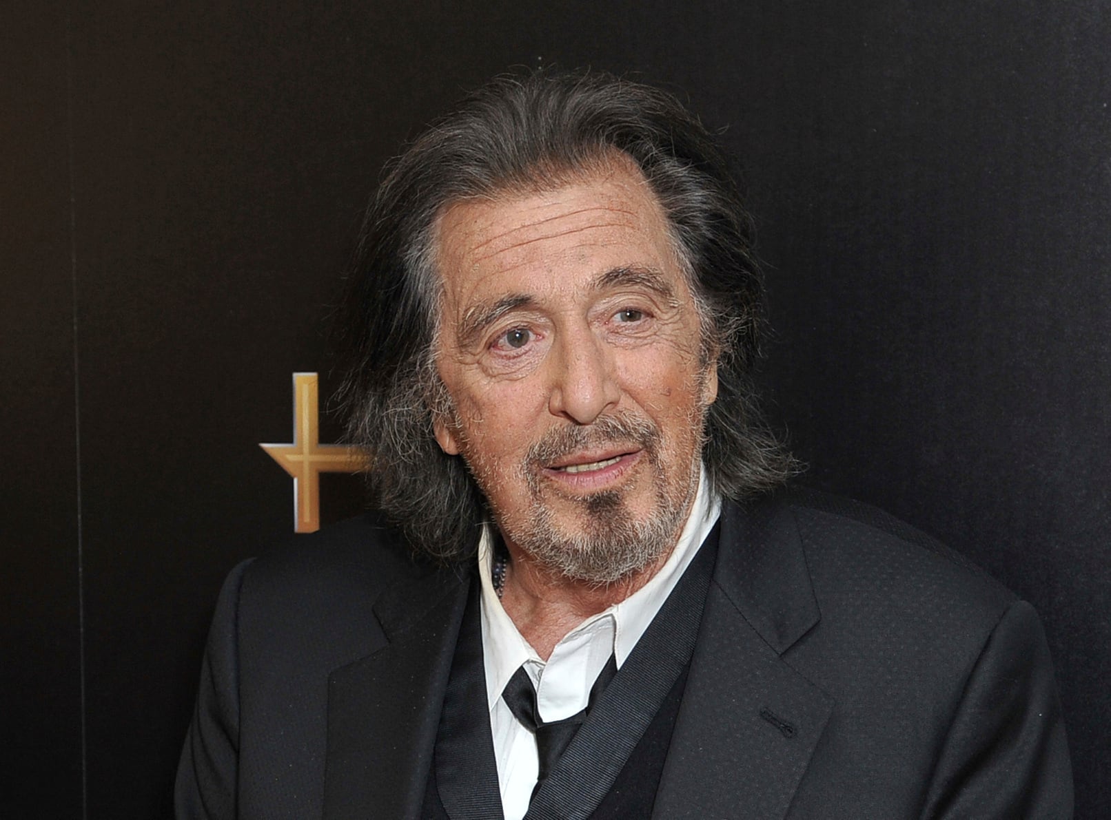 ARCHIVO - Al Pacino, ganador del premio mejor actor de reparto por "The Irishman", posa tras bambalinas en la 23a entrega anual de los Premios de Cine de Hollywood en Beverly Hills, California, el 3 de noviembre de 2019. Un representante de Al Pacino confirma que el actor de 83 años y Noor Alfallah de 29 años esperan un bebé. (Foto Richard Shotwell/Invision/AP, archivo)