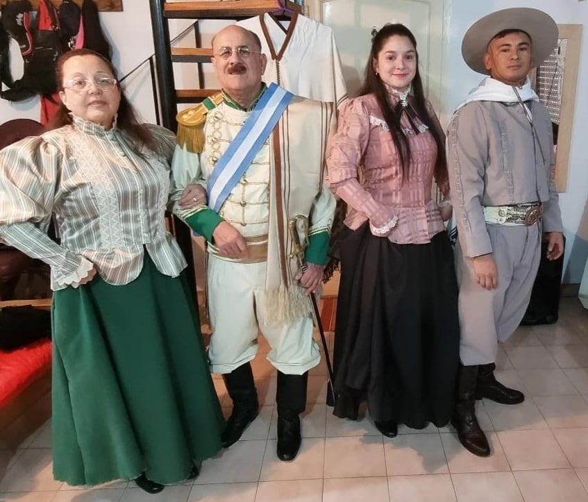 Daniel Rizzo, vicepresidente de las Asociaciones Folclóricas de Coronel Rosales y coordinador general de la Agrupación “Los Amigos” junto a Cristina Briceño coordinadora de la misma agrupación.