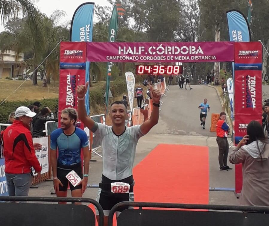 Atletas de Arroyito en el Half Triatlón de Córdoba