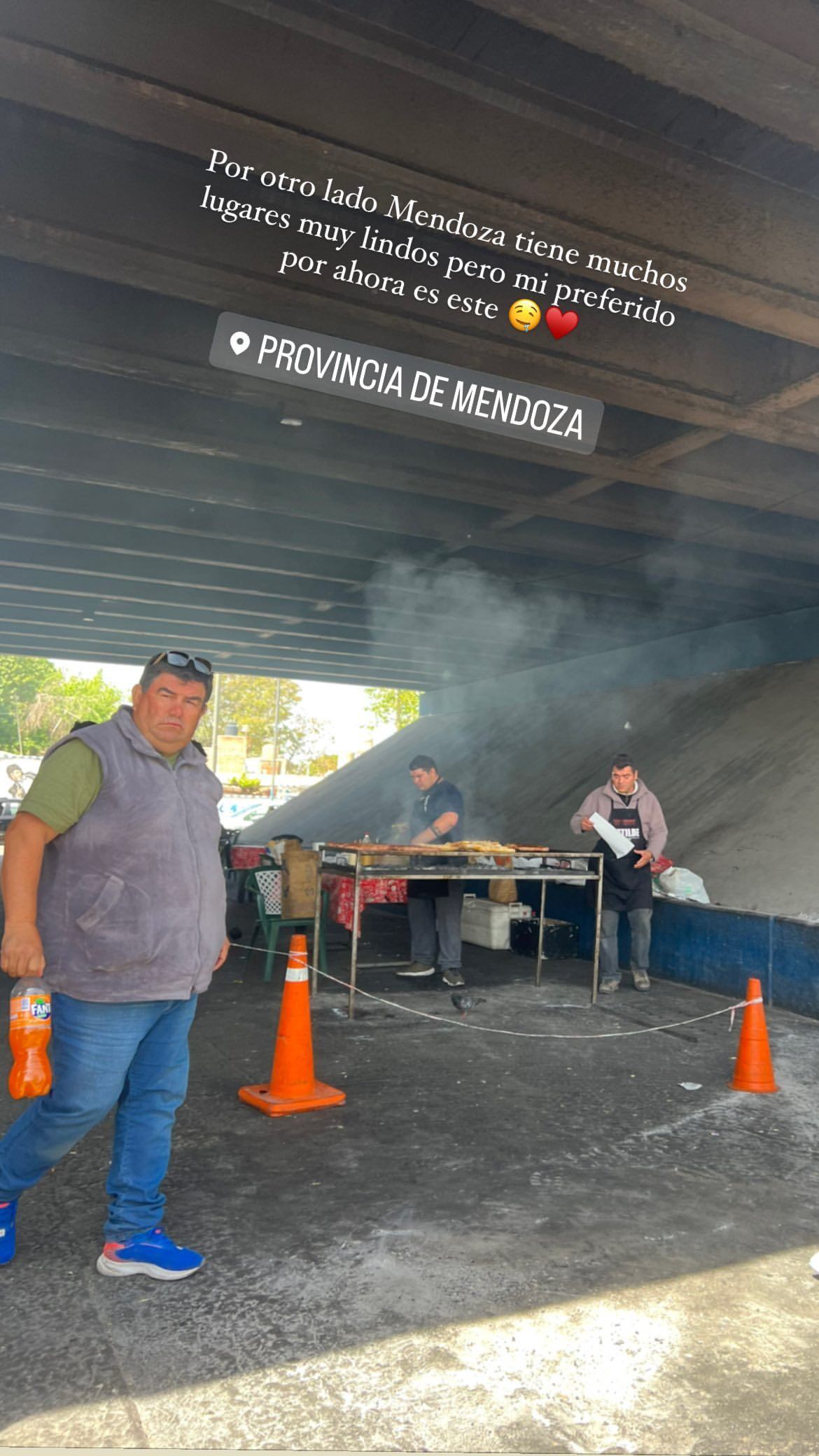 Santi Maratea y el Chori debajo del puente en Mendoza.