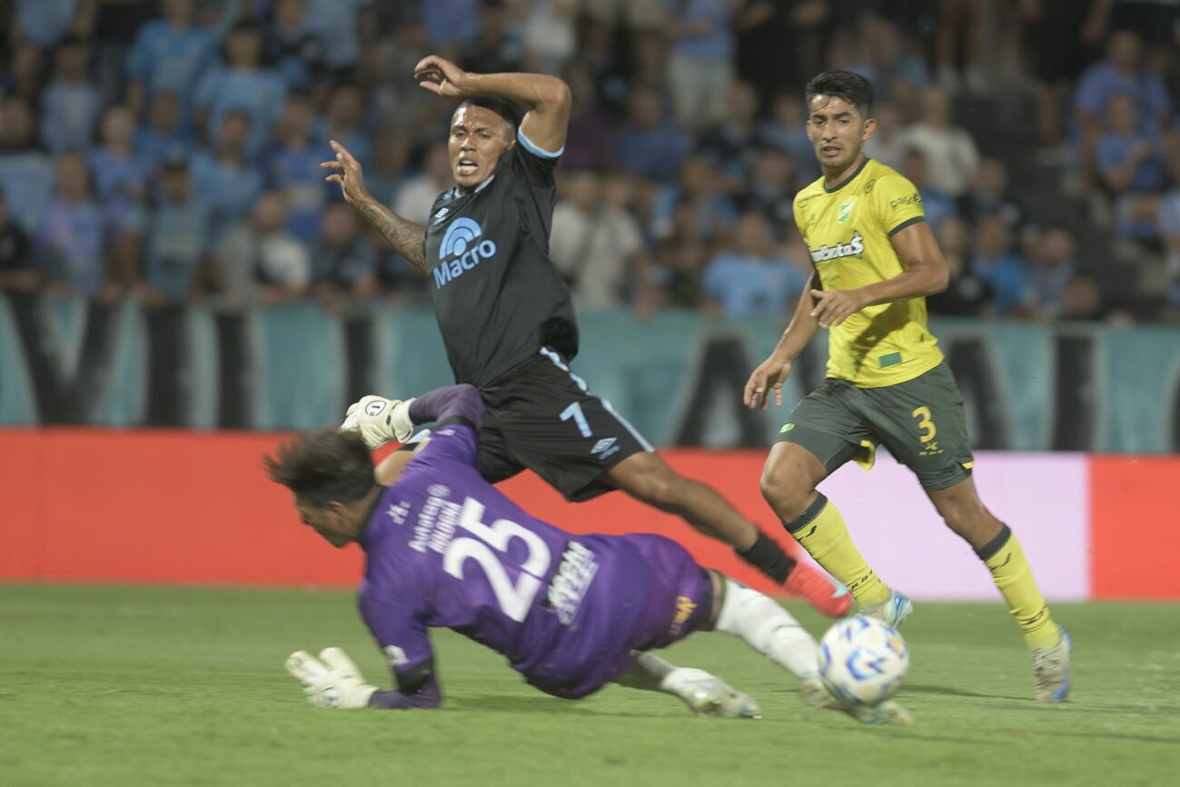 Belgrano recibió a Defensa y Justicia por la Liga Profesional. (Ramiro Pereyra / La Voz)