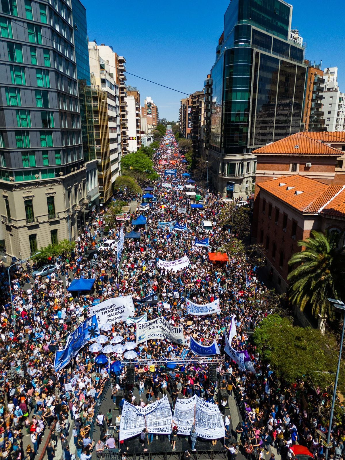 Masiva marcha universitaria en Córdoba (UNC)