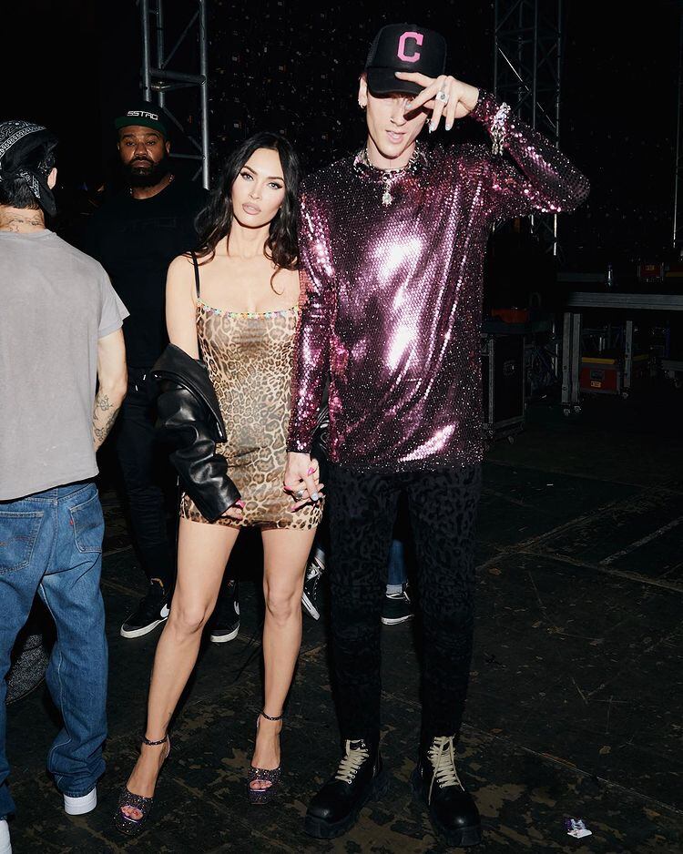 Megan Fox y Machine Gun Kelly en el detrás de escena del Lollapalooza Brasil 2022