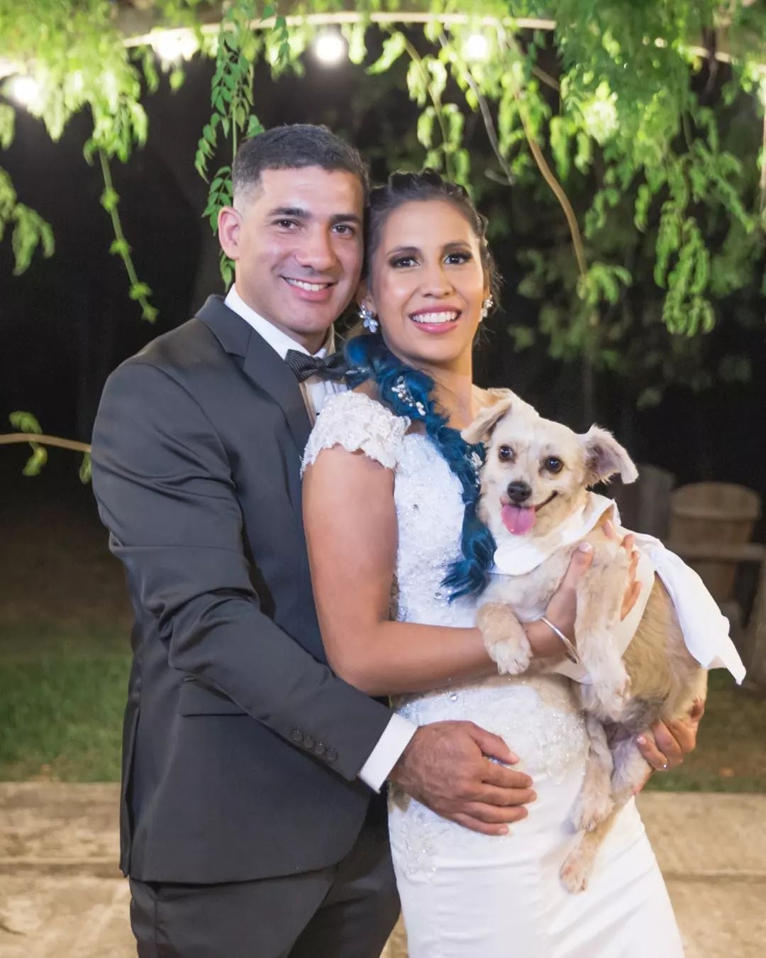 Mía, la perrita de Erica y Cristián, fue la dama de honor en su boda.