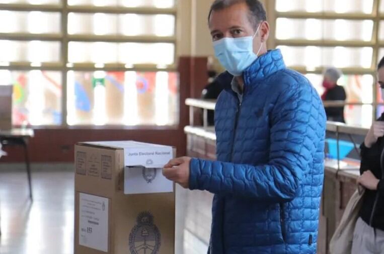 El Gobernador neuquino emitió su voto en las PASO 2021.