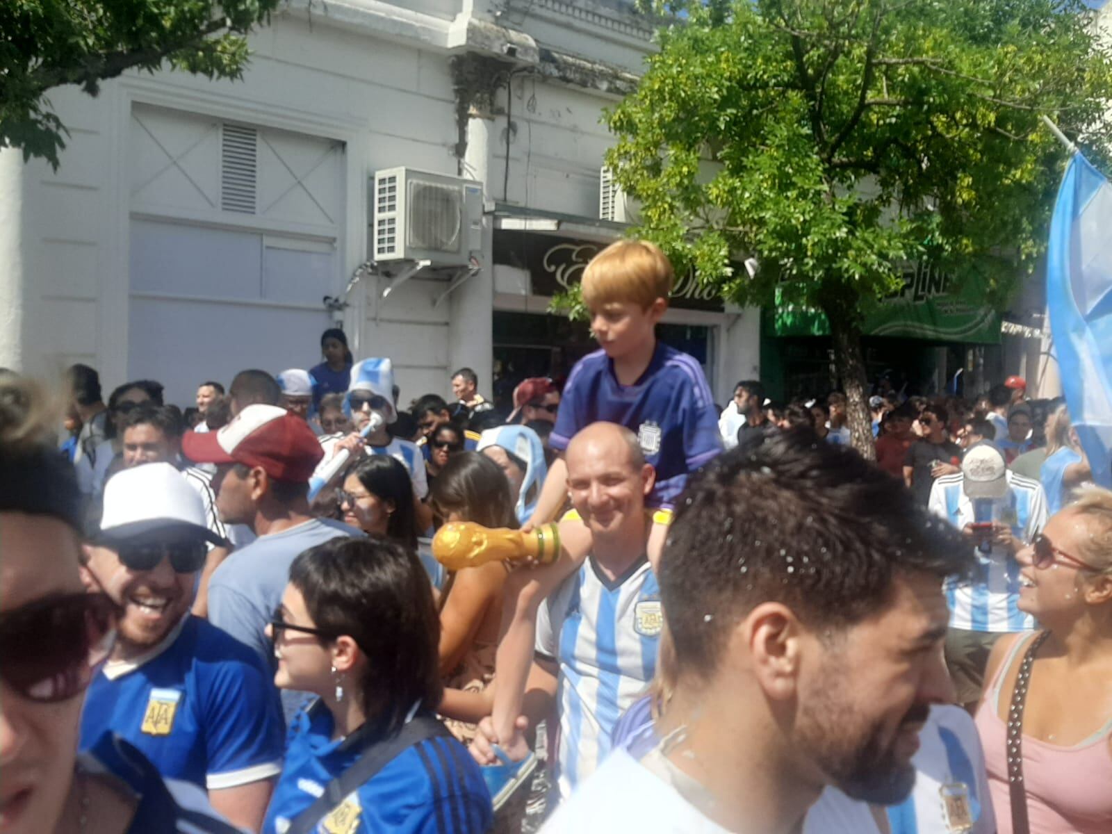 Rafaela gritó bien fuerte Argentina campeón!!!