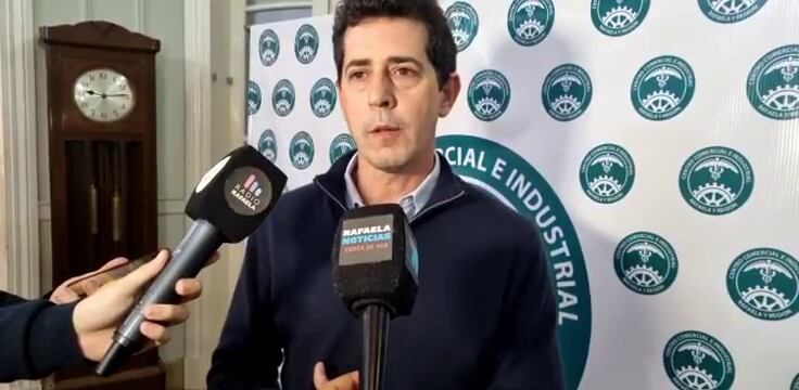 "Wado" de Pedro estuvo de sorpresa en Rafaela para participar del encuentro de la UIA Joven