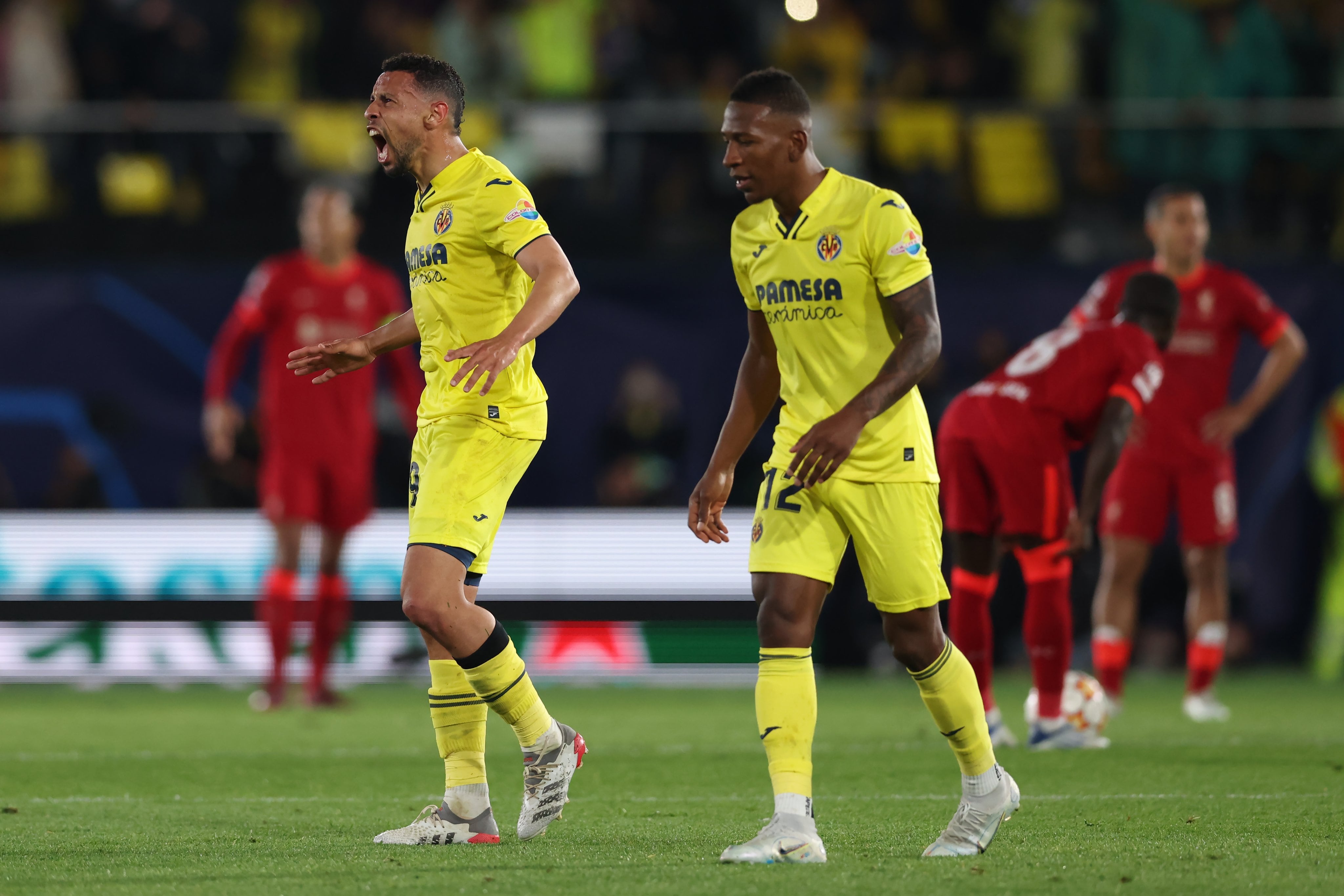 Villarreal se puso al frente 2-0 ante Liverpool antes del descanso.