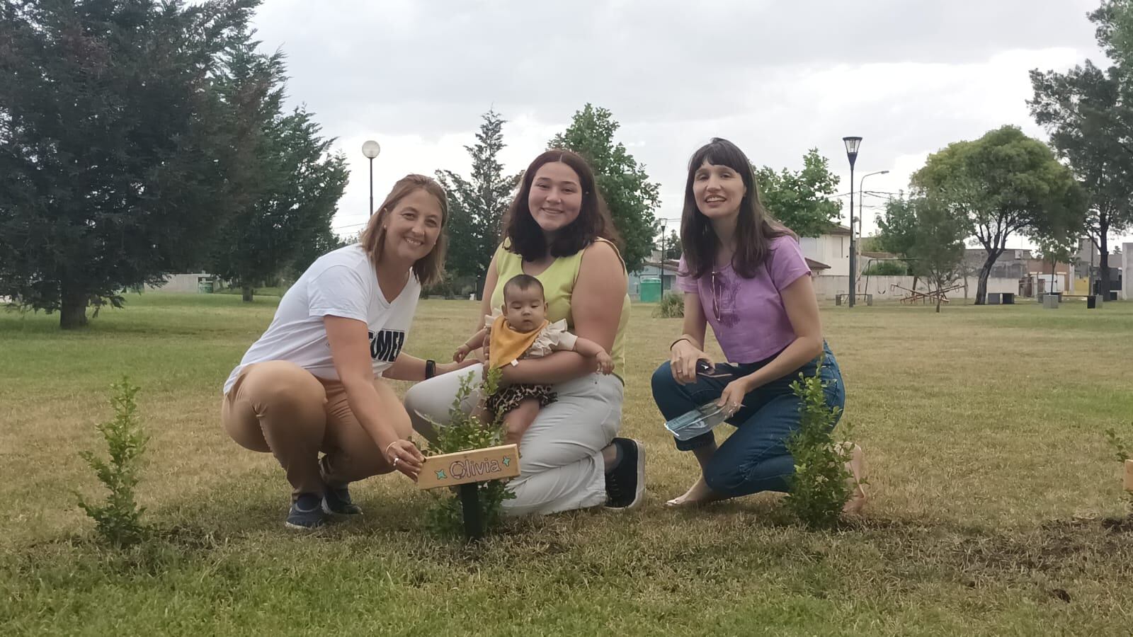 Tres Arroyos, Gestándonos en comunidad plantó árboles en la plaza del barrio Villa Italia