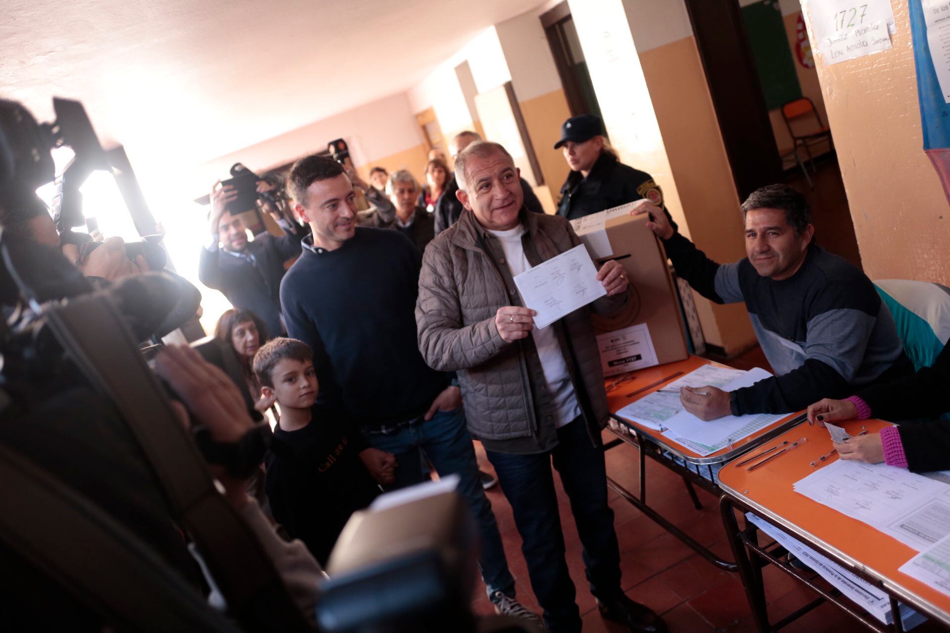 Luis Juez votó en la Escuela San Luis Gonzaga.