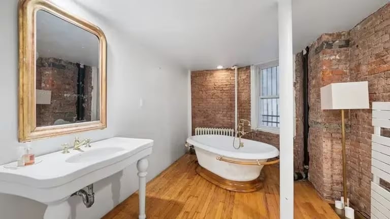 El departamento donde vivieron John Lennon y Yoko Ono en Nueva York está a la venta: así luce por dentro