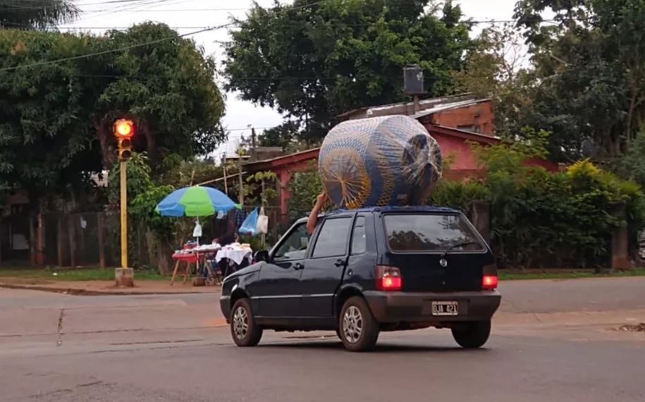 Puerto Iguazú: por la emergencia hídrica, creció exponencialmente la demanda de tanques de agua. Foto: Norma Devechi