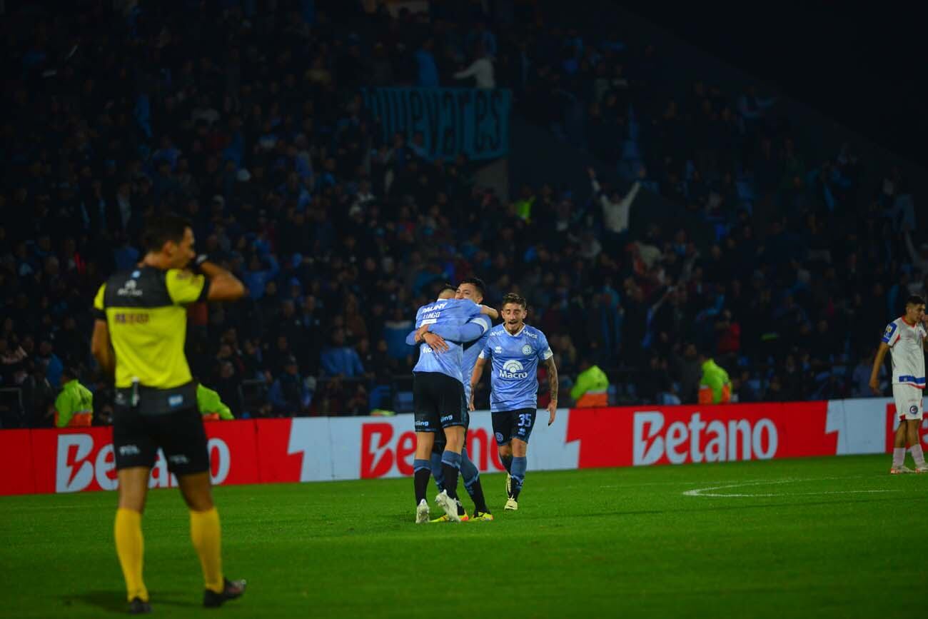 Belgrano recibió a Argentinos Juniors en el estadio Gigante de Alberdi por la cuarta fecha de la Liga Profesional. (Nicolás Bravo / La Voz)